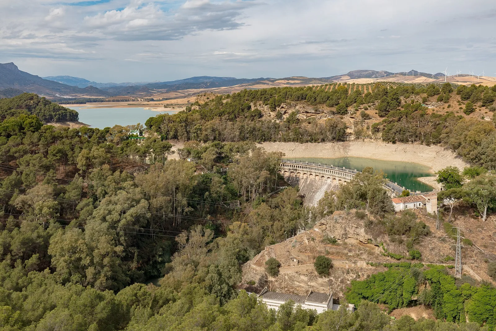The turquoise water of the El Chorro lakes